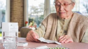 Bis der direkte Abruf von E-Rezepten durch Pflegeheime möglich ist, soll eine Übergangsregelung die Verordnung von Arzeimitteln entbürokratisieren. (Bild: © Ingo Bartussek – stock.adobe.com)