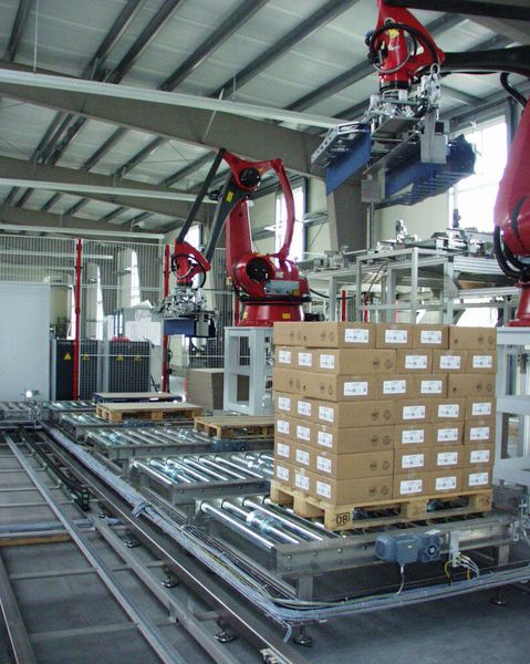 Verpacken, palettieren, fördern –die PCA Roboter- und Verpackungstechnik GmbH entwickelt und konstruiert kundenspezifische Anlagen für unterschiedlichste Industriebereiche. (Bild: Kabelschlepp)
