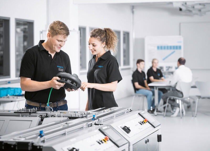 Blick in die Technologiefabrik von Festo in Scharnhausen: Praxisnahe und bedarfsorientierte Aus- und Weiterbildung vor Ort ermöglicht die ins Werk integrierte Lernfabrik. (Bild: Festo)