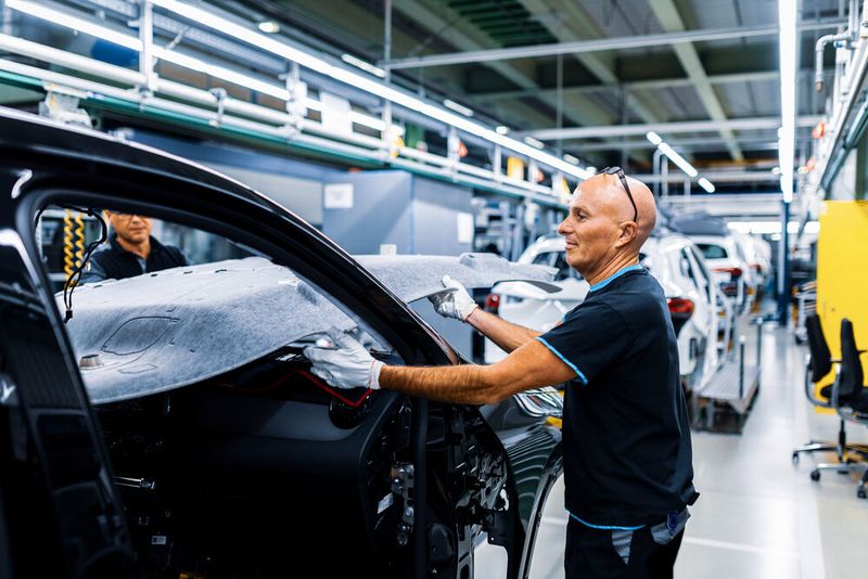 Das Coronavirus lässt die Auto-Nachfrage einbrechen.