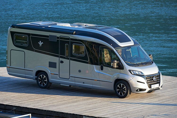 Außerdem bietet der Niesmann Smove ein flächenbündiges Panoramadach. (Bild: Niesmann)