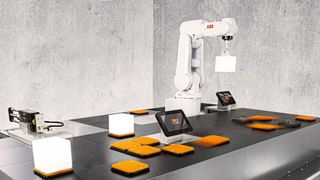 Beim neuen Transportsystem Acopos 6D von B&R bewegen sich Shuttles mit integrierten Permanentmagneten berührungslos über eine Fläche aus elektromagnetischen Motorsegmenten. (B&R )