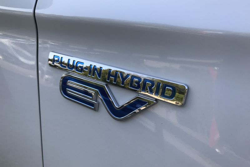 Seit 2013 hat Mitsubishi den Outlander PHEV im Programm. (Seyerlein/»kfz-betrieb«)