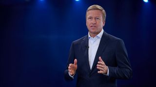 Wegen der Umstellung auf klimaschonende Fahrzeuge und Lieferketten-Engpässen steht Oliver Zipse als ACEA-Chef vor großen Herausforderungen. (Tom Kirkpatrick/BMW)