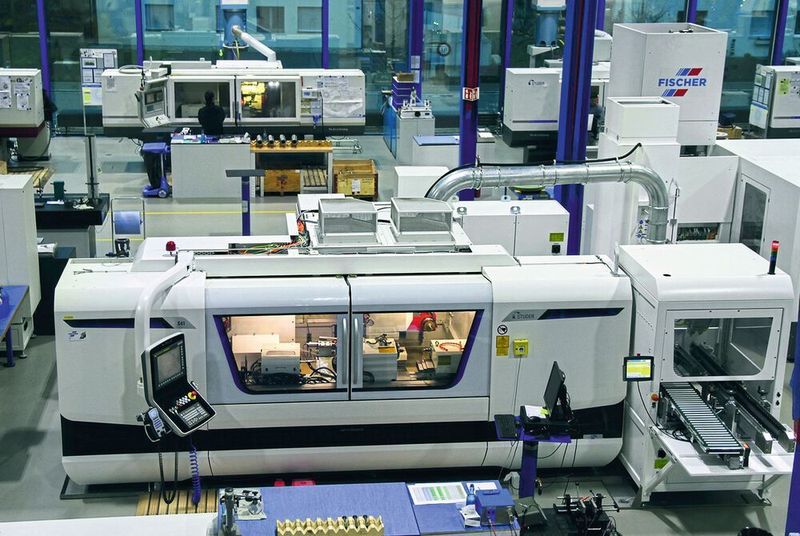 Produktionshalle Fischer AG mit Studer S41. (Studer)