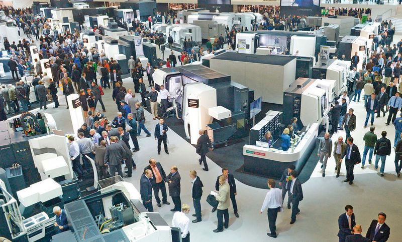 Die EMO Hannover, weltweit bedeutendste Fachmesse der Metallbearbeitung, zeigt das gesamte Angebot der Metallbearbeitungstechnik – von Werkzeugmaschinen, Präzisionswerkzeugen, Automatisierungskomponenten bis hin zu Systemen in kundenorientierter Ausrichtung. (Deutsche Messe)