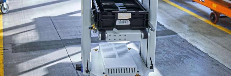 Der Konzern wollte die LD-Roboter, bei BMW Mini STR – Mini-Smart-Transport-Robot – genannt, mit speziell angefertigtem Förderbandaufsatz auch in anderen Werken einsetzen können.(Bild:  Omron)