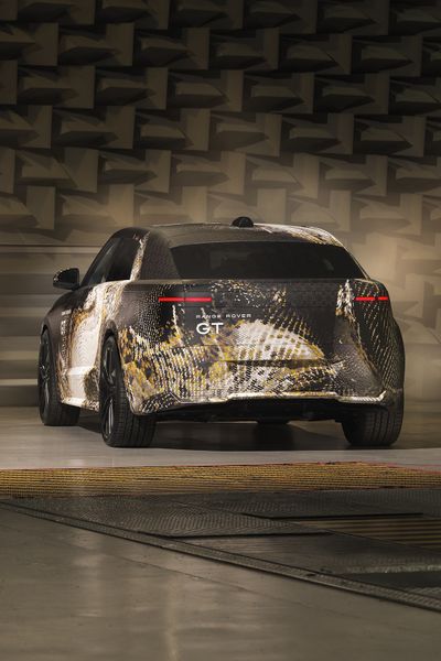 Erstmals weichen die Briten dabei von ihrer bekannten SUV-Silhouette ab. (Bild: Land Rover)
