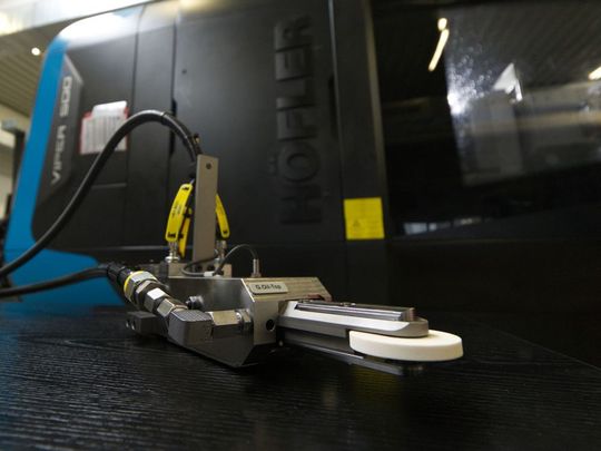 Der kleinste Vertreter der Innenschleifarme, der „VGS8“, wurde jüngst mit einer innovativen  Schnellwechsel-Adapterlösung ausgestattet.(Bild:  Klingelnberg)