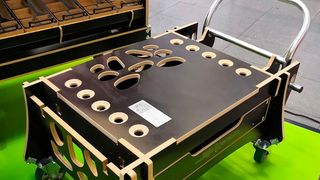 Eine gemeinsame Lösung von vier Projektpartnern will auf Basis des Ortungsstandards Omlox den Fußabdruck ihres Kohlendioxidausstoßes in der Intralogistik messbar machen. (Bild: Profibus)