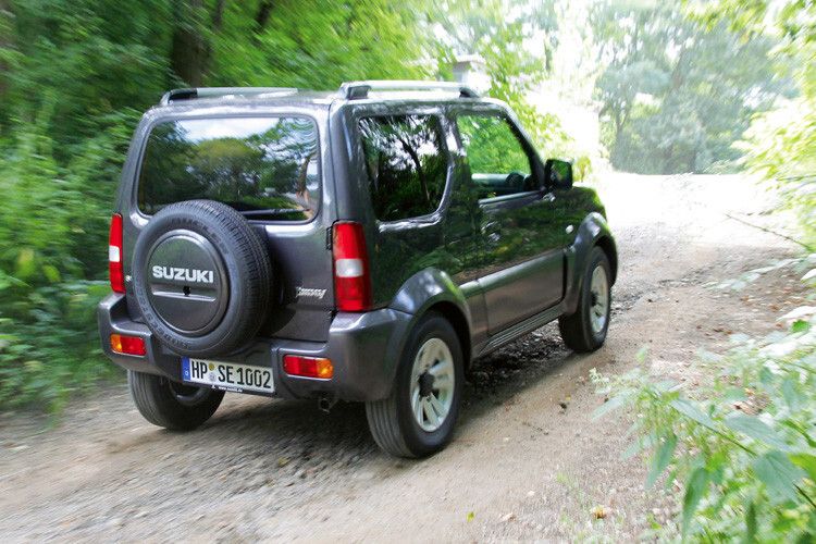 Seine wahren Tugenden spielt der Jimny im Gelände aus. Hier mutiert er zum echten Spaßmobil. Wo kompromissloser Antrieb gefordert ist, wächst der kleine Suzuki über sich hinaus. (Foto: Suzuki)