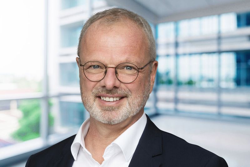 Jörg Steins agiert künftig als COO der Eberspächer-Gruppe und als CEO aller drei Divisionen. (Bild:  Eberspächer)