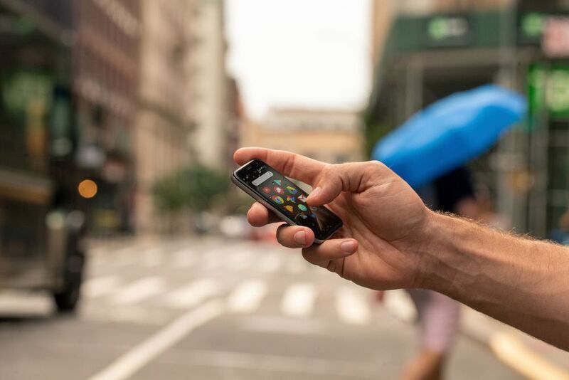 Das Smartphone soll der optimale Begleiter für unterwegs sein: egal ob beim Joggen, Fahrrad fahren oder beim Shoppen in der Stadt. (Palm)