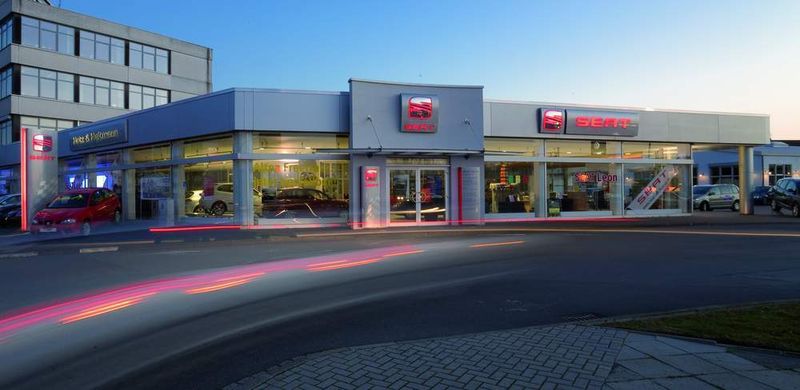 Nach neuester Marken-CI ausgestattet: der Seat- Pavillon des Autohauses Wolfsburg Autohaus Wolfsburg (Archiv: Vogel Business Media)
