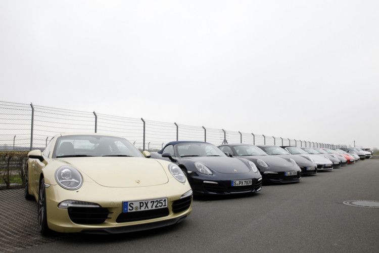 Der emotionale Teil des Besuchs umfasste einen Onroad-Test mit verschiedenen aktuellen Porsche-Modellen. (Foto: Andreas Tillmanns/ Ferchau)