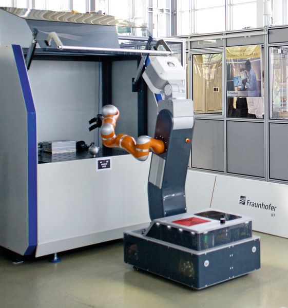 Bild 4: Konzeptplattform „Annie“ des Fraunhofer-IFF für mobile Manipulation. (Bild: Fraunhofer-IFF)