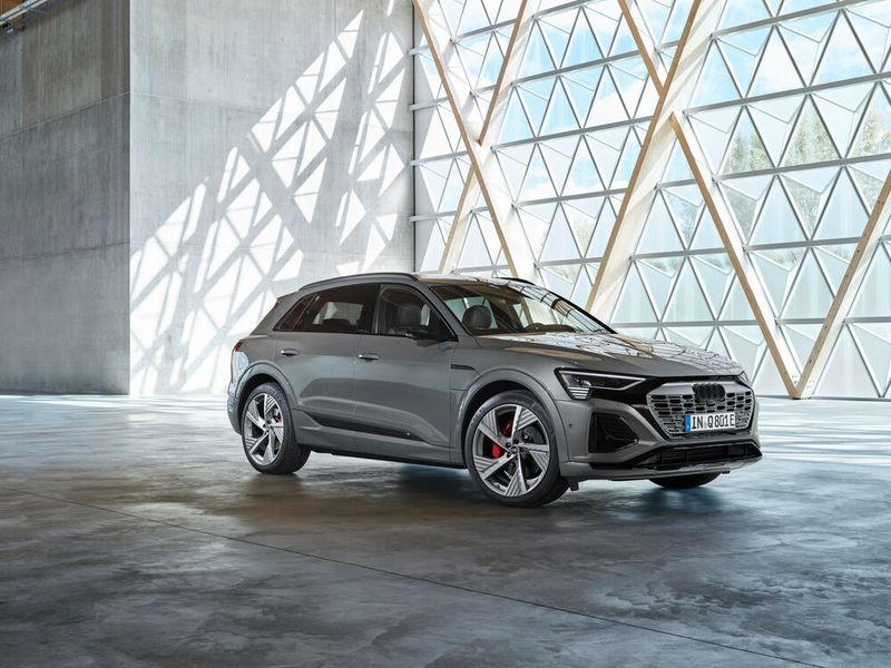 Der Grundpreis für den Q8 E-Tron beträgt in Deutschland 74.400 Euro. Im Bild ist der Q8 55 E-Tron zu sehen. (Bild: AUDI AG)