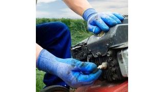 Sicher und komfortabel zugleich: Handschuhe aus Nitrilschaum von Engelbert Strauss. (Foto: Engelbert Strauss)
