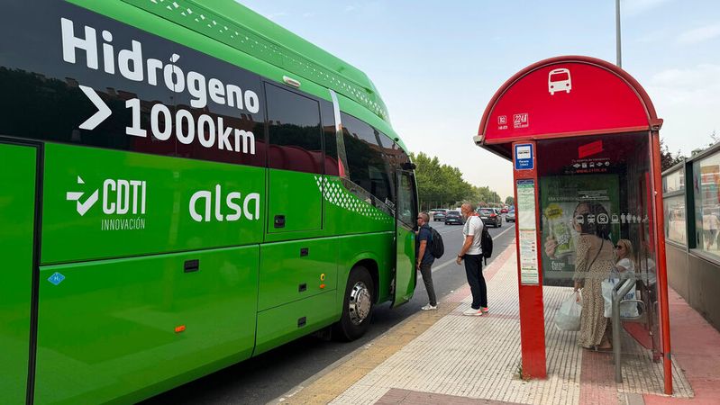 Der spanische Busbetreiber Alsa wird im städtischen Nahverkehr von Madrid einen Bus mit Brennstoffzellensystem von Bosch erproben. (Bild:  Bosch)