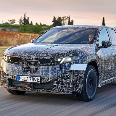 Der neue BMW iX3 soll im Herbst Premiere feiern. (Bild: BMW)