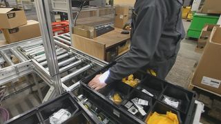 Pick-by-Light unterstützt die Kommissinierer im Lager. Eine Schlüsselrolle übernimmt dabei auch das WMS von CIM. (Bild: CIM)