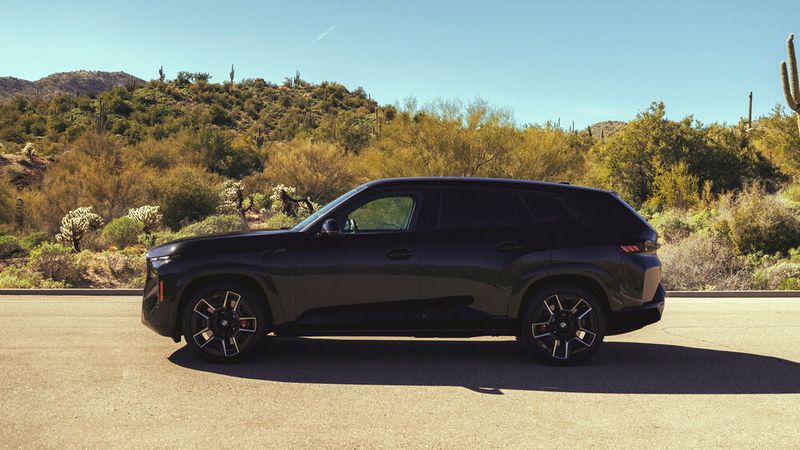 Auf der Landstraße wirkt der XM erstaunlich agil. (Bild: Autoren-Union Mobilität/BMW)