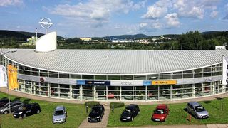 Jetzt ein König: Staffel-Filiale Am Fröhlichen Mann 1 in Suhl, Thüringen. (Bild: Autohaus Staffel)