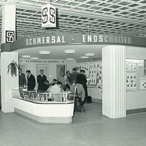 Die Schmersal-Gruppe feiret ihr 70-jähriges Bestehen. Das Bild zeigt den Messeauftritt von Schmersal in den 60er Jahren.