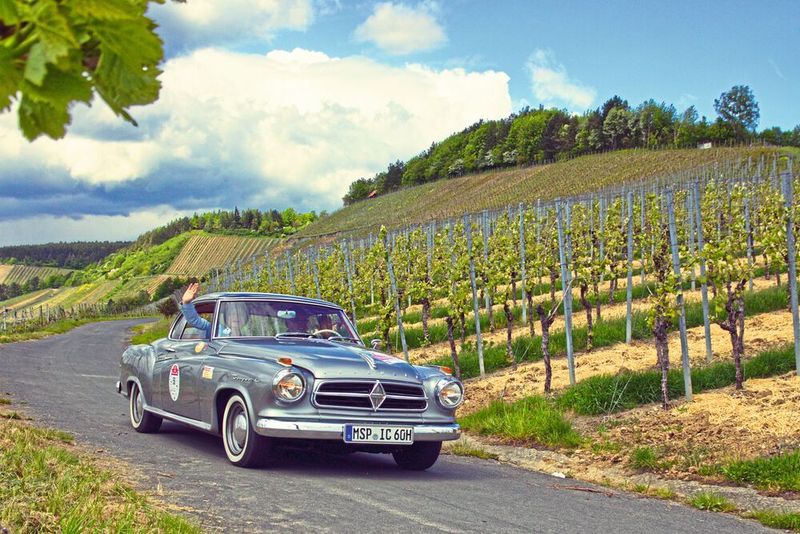Interesse am Rennen hatte auch Martin Kühl, der mit dem Borgward Isabella Coupé aus dem Jahr 1960 bereits an Oldtimer-Rallyes teilgenommen hat. (privat)