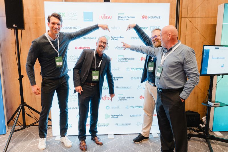 Das Team von Impossible Cloud hatte einen klaren Favoriten unter den Logos. (Bild: Vogel IT-Akademie)