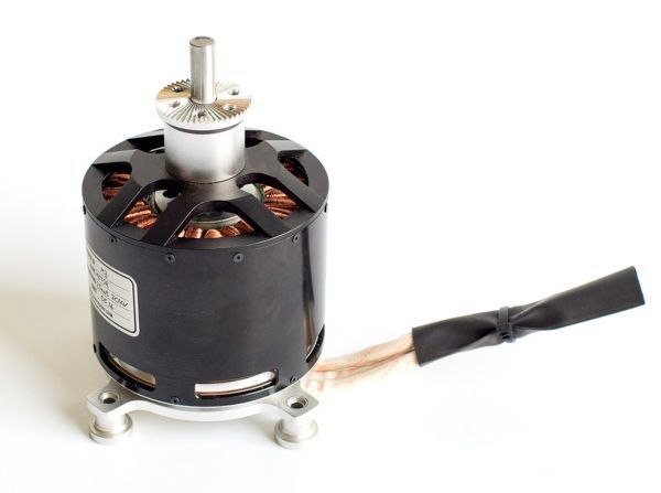 Vier solche Elektromotoren mit jeweils 15 kW könnten die Propeller antreiben  (Hoversurf)