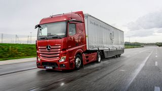 Bereits im November 2020 hatte Premierminister Boris Johnson für 2030 ein Verkaufsverbot klassischer Diesel- und Benzinerautos angekündigt: Jetzt will die Regierung auch ein Aus für Verbrenner-Lkw. (Bild: Daimler Truck)
