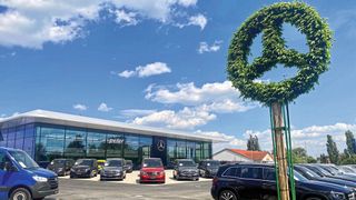 Der neue Mercedes-Benz-Standort in Lutherstadt Wittenberg wurde im März 2022 eröffnet. (Bild: Peter-Gruppe)