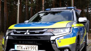 Mit Hilfe des überarbeiteten Plug-in-Outlanders kann die Polizei laut Mitsubishi bis zu 5.000 Quadratmeter große Flächen ausleuchten. (Seyerlein/»kfz-betrieb«)