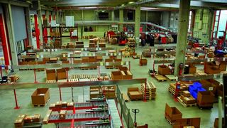Würth Industrie Service bietet nicht nur den Kunden die Belieferung nach Kanban-Regeln an, sondern hat auch den Materialfluss im eigenen Zentrallager nach diesen Prinzipien organisiert. Bild: Orgatex und Unruh (Archiv: Vogel Business Media)
