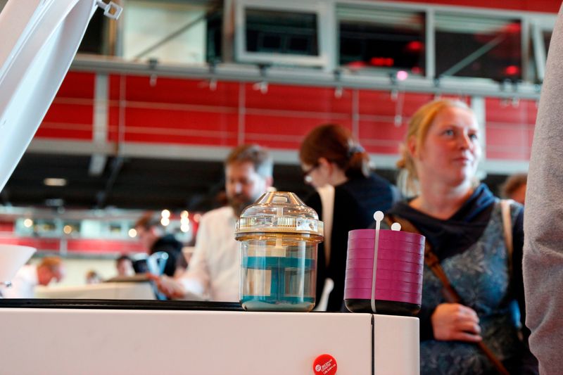 Für die Zentrifugen von Beckman Coulter gibt es autoklavierbare Sammeleinsätze mit und ohne Verschluss.   Mehr Infos zu den kommenden LAB-SUPPLY-Messen finden Sie auf www.lab-supply.info.  (LABORPRAXIS, C. Lüttmann)