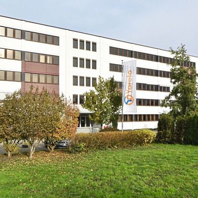 Yareto, das Händler-Vergleichsportal für Automobilfinanzierungen, stellt Ende September den Betrieb ein. Im Bild: Der Firmensitz in Neuss. (Bild: Yareto)