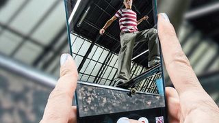 Die Flickererkennung im Lichtsensor TCS3707 verhindert Streifen und andere Fehler in Fotos bei Kunstlicht.
 (ams)