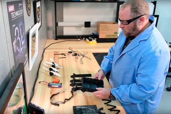 US-Armee und Marines entwickeln gemeinsam ein System, mit dem sich Drohnen auf einem 3D-Drucker bedarfsgerecht binnen 24 Stunden herstellen lassen.  (Bild: David McNally, army.mil)
