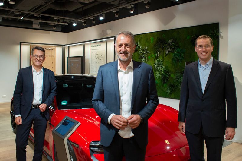 Freuen sich über den Startschuss (v.l.n.r.): Alexander Pollich, Detlev von Platen und Steffen Hahn. (Bild: Hahn-Gruppe)