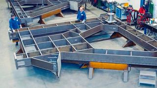 Unter anderem über ausgeprägtes Know-how verfügt A. Woltering in puncto schweißen anspruchsvoller Baugruppen aus Stahl- und Edelstahlmaterial, heißt es. Hier entsteht ein Tragegerüst aus Stahlkomponenten. Halle 4, Stand A04. (Woltering-Group)