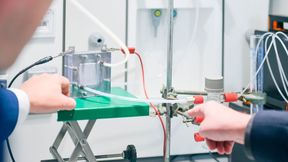 Wie kann Wasserstoff aus Ammoniak gewonnen werden? Daran forscht das Projekt „Ammonia2H2“ (Bild: Universität Stuttgart / Max Kovalenko)