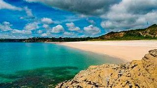 Idyllisch, gell? Und es wird noch besser! Denn in Cornwall respektive St. Austell wurde jetzt eine Anlage zur Herstellung von Lithium eröffnet. Der Grund ist, dass in dieser englischen Grafschaft es nach Aussage von Experten riesige Vorkommen dieses batteriewichtigen Rohstoffs gibt ... (Bild: Albion Fans)