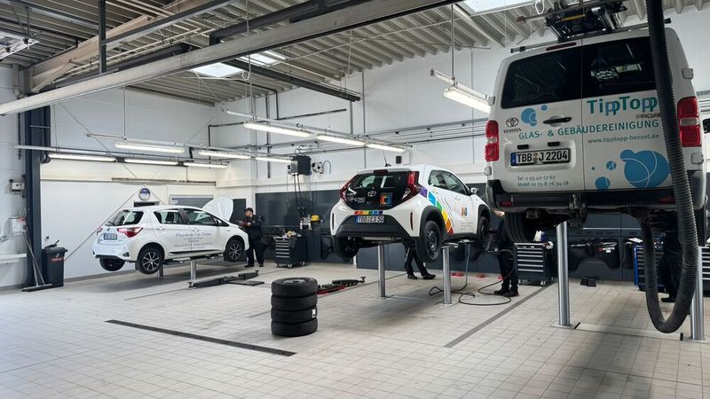 Die Werkstatt ist das Herzstück des Betriebs – und war es von Anfang an. Szabo hat den Betrieb nie als Autohaus mit angeschlossener Werkstatt verstanden, sondern umgekehrt. (Bild: Schreiner – VCG)