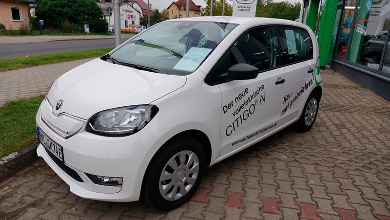 Mit dem elektrischen Skoda Citigo hat im Autohaus die Elektromobilität Einzug gehalten.  (Bild: Rosenow/»kfz-betrieb«)