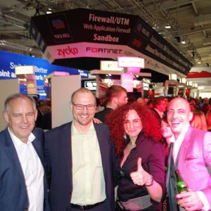 Wick Hill und macmon Cebit Standparty 2016  (Bild: IT-BUSINESS)