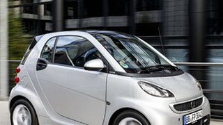 Nach Expertenmeinung eignet sich der Heckantrieb besonders gut für Stadtflitzer, die trotz geringerer Außenmaße Komfort für bis zu vier Insassen bieten müssen. (Foto: Daimler)