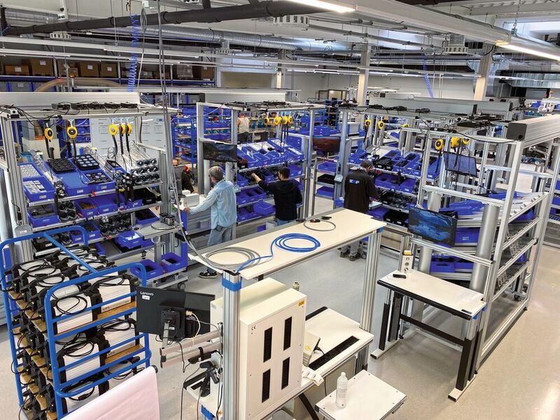 Die One-Piece-Flow Methode am deutschen Produktionsstandort der KNF Gruppe in Freiburg-Munzingen erhöht Mitarbeitermotivation und Produktivität gleichermaßen. (KNF)