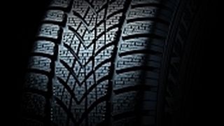 Mit seinem V-förmigen Profil ist der Dunlop SP Winter Sport 4D typisch für moderne Winterreifen. (Archiv: Vogel Business Media)