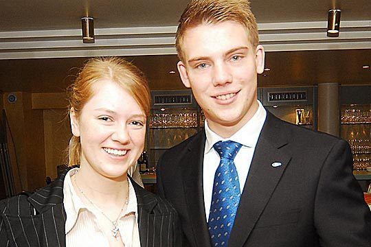 Nach zwei sehr informativen Tagen freuten sich Vicky Krohn sowie Marko Thoms vom Kieler Ford-Autohaus Paulsen und Thoms ... (Archiv: Vogel Business Media)